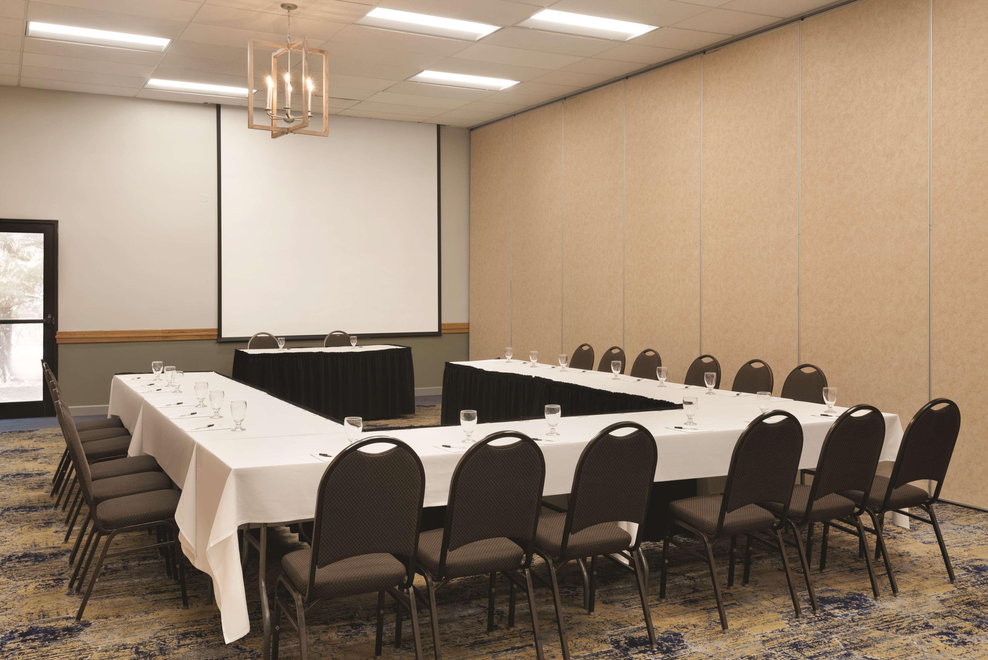 Radisson Hotel Ames Conference Center At Isu Buitenkant foto